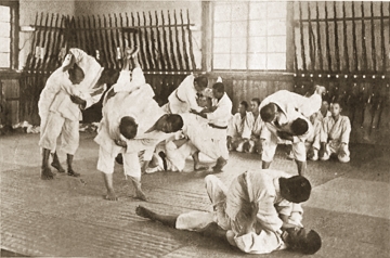 Treinamento de jiu-jitsu no Jap&atilde;o em 1920
