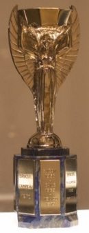Foto de uma r&eacute;plica do Trof&eacute;u Jules Rimet